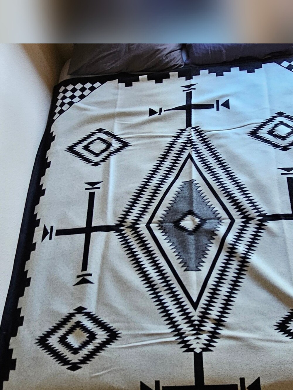 Pendleton Los Ojos Twin Blanket - Picture 2 of 4